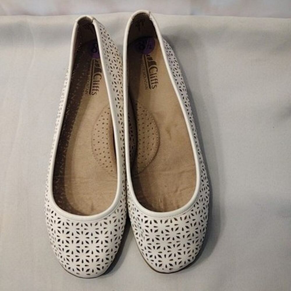 Cliffs By White Mountain Shoes Womens Size 8.5 White Cutout Ballet Flats XP